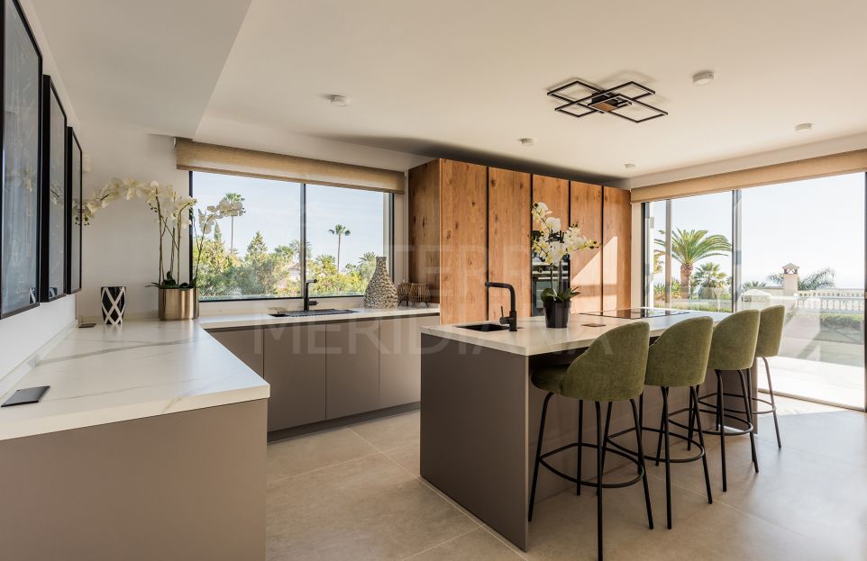 Villa de lujo moderna a estrenar con vistas panorámicas al mar en venta en Nagüeles, Marbella