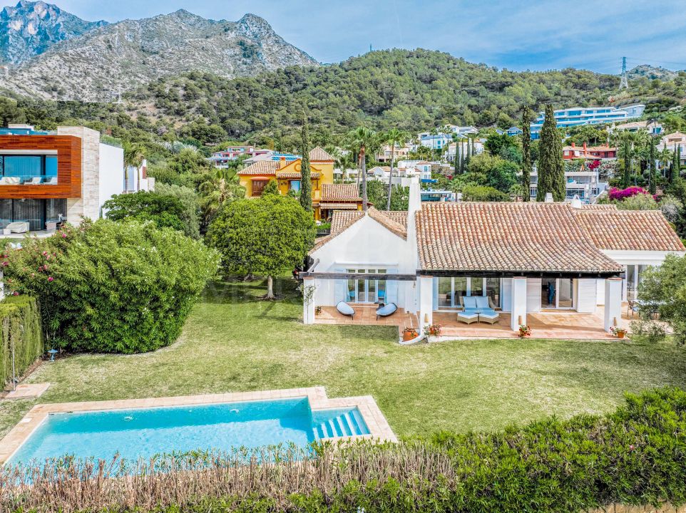 Villa de plain-pied dans une communauté fermée exclusive à vendre à Cascada de Camojan, Marbella Golden Mile