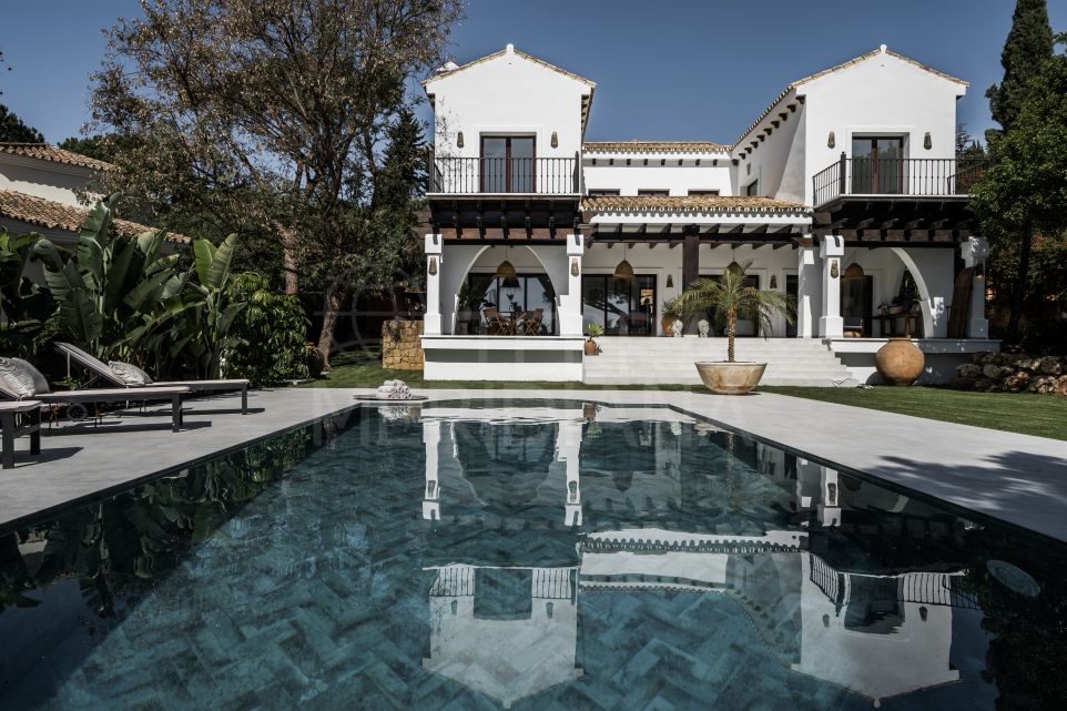 Upgraded cortijo-style villa with modern amenities for sale in Hacienda Las Chapas, Marbella East
