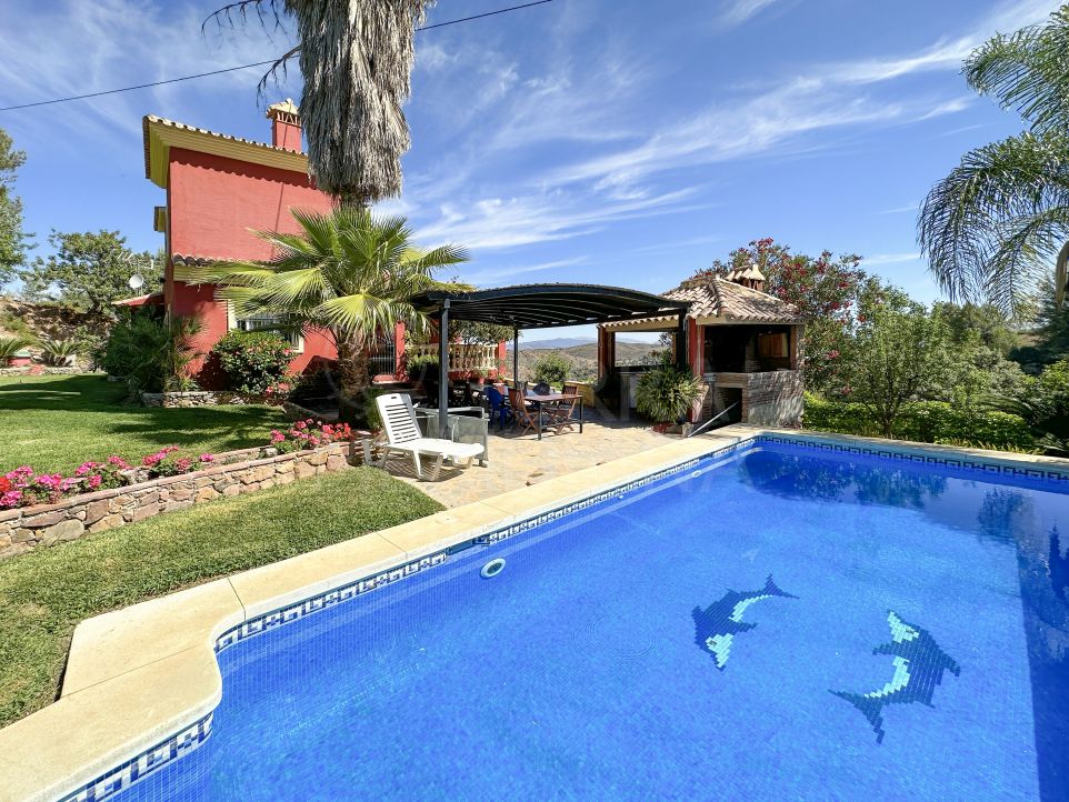 Fabuleuse villa avec 6 chambres et maison d'amis à vendre à Monda, Malaga.