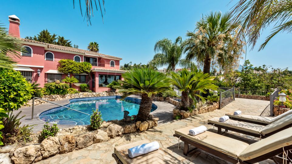 Villa rénovée - un chef-d'œuvre méditerranéen de 5 chambres à vendre à Nueva Andalucia, Marbella