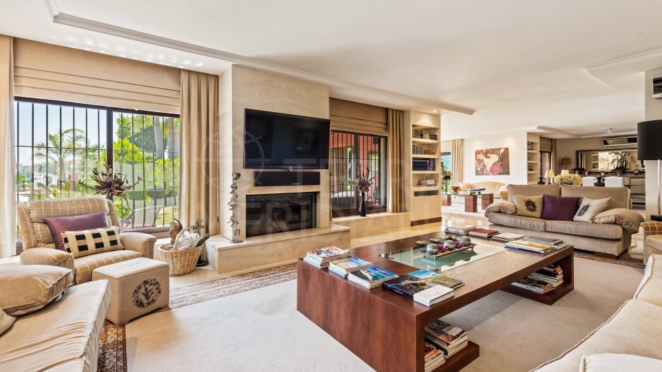 Villa rénovée - un chef-d'œuvre méditerranéen de 5 chambres à vendre à Nueva Andalucia, Marbella
