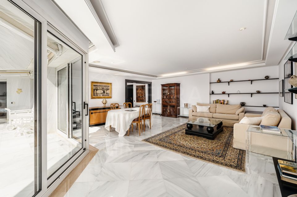 Ideal beachfront apartment with unrivalled sea views for sale in Mare Nostrum, Marbella
