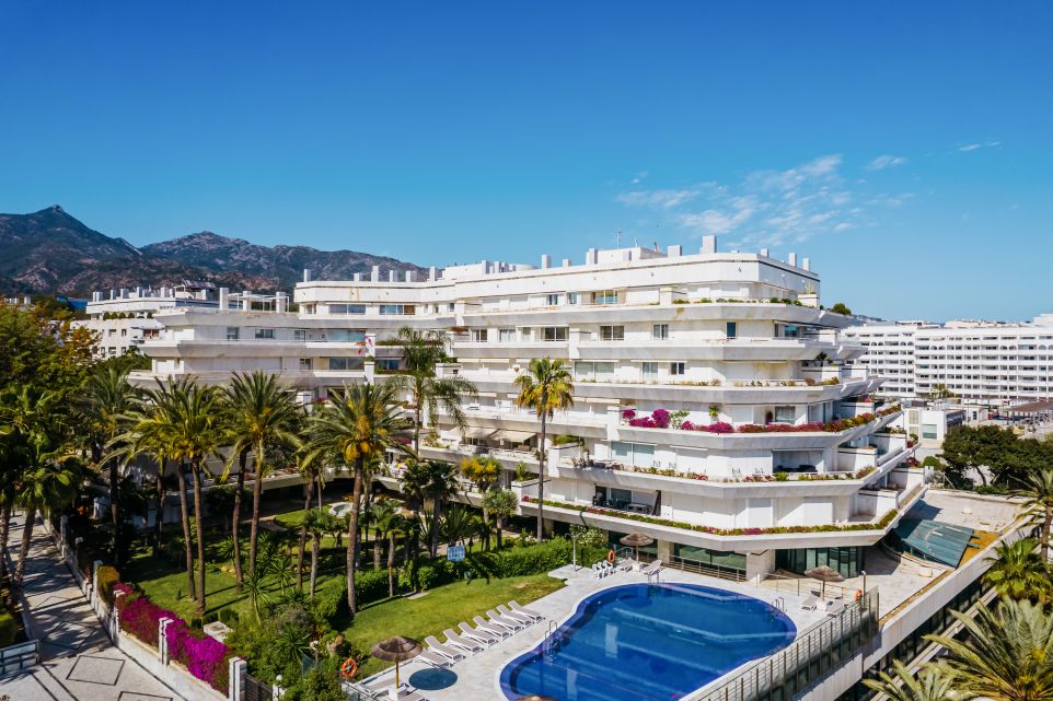 Ideal beachfront apartment with unrivalled sea views for sale in Mare Nostrum, Marbella