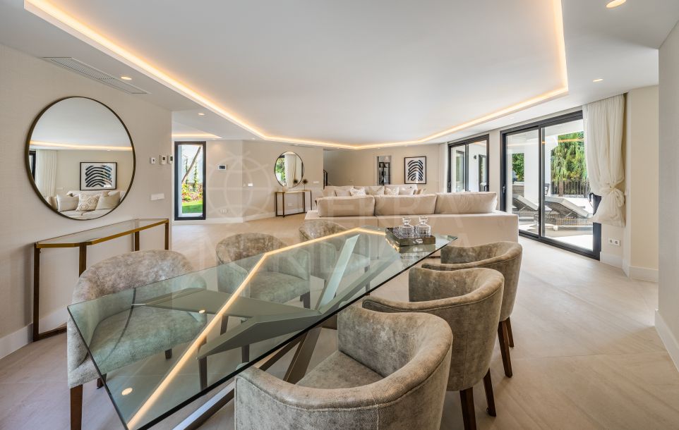 Luxueuse villa moderne avec finitions de qualité supérieure à vendre à El Paraiso, Estepona