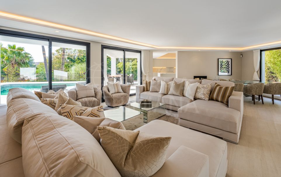 Luxueuse villa moderne avec finitions de qualité supérieure à vendre à El Paraiso, Estepona