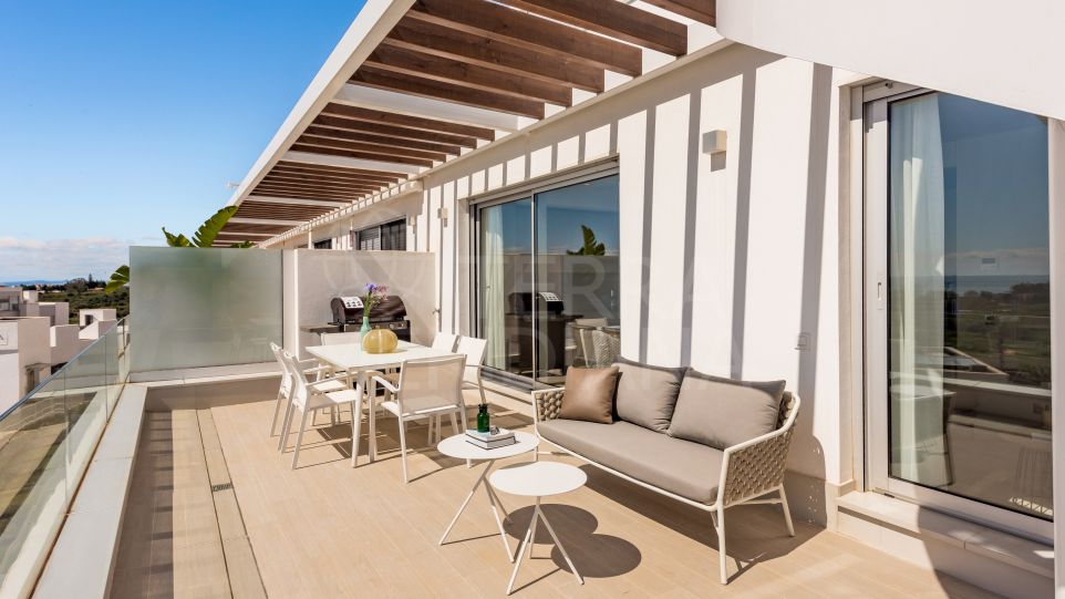 Elegante Ático Dúplex de 2 Dormitorios con Espectaculares Vistas en Venta en Le Mirage, Cancelada, Estepona
