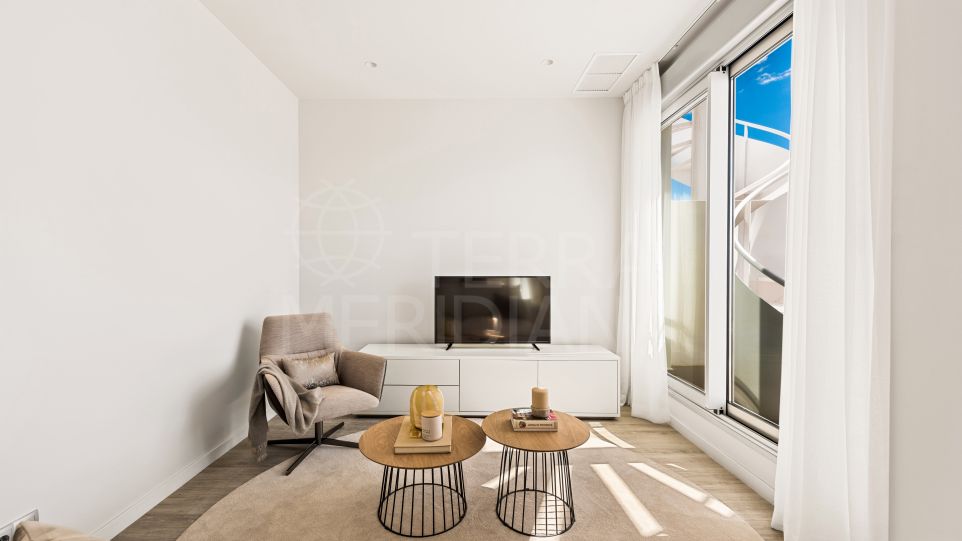Elegante Ático Dúplex de 2 Dormitorios con Espectaculares Vistas en Venta en Le Mirage, Cancelada, Estepona