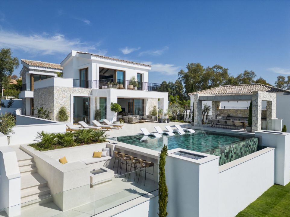 Villa meticulosamente diseñada con magníficas vistas en venta en Spanish Corner, The Hills, Benahavis