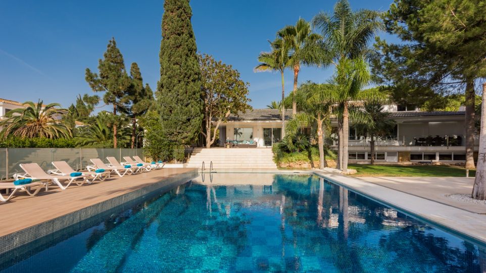 Impressive Mediterranean villa with a sizeable plot for sale in Hacienda las Chapas, Marbella East
