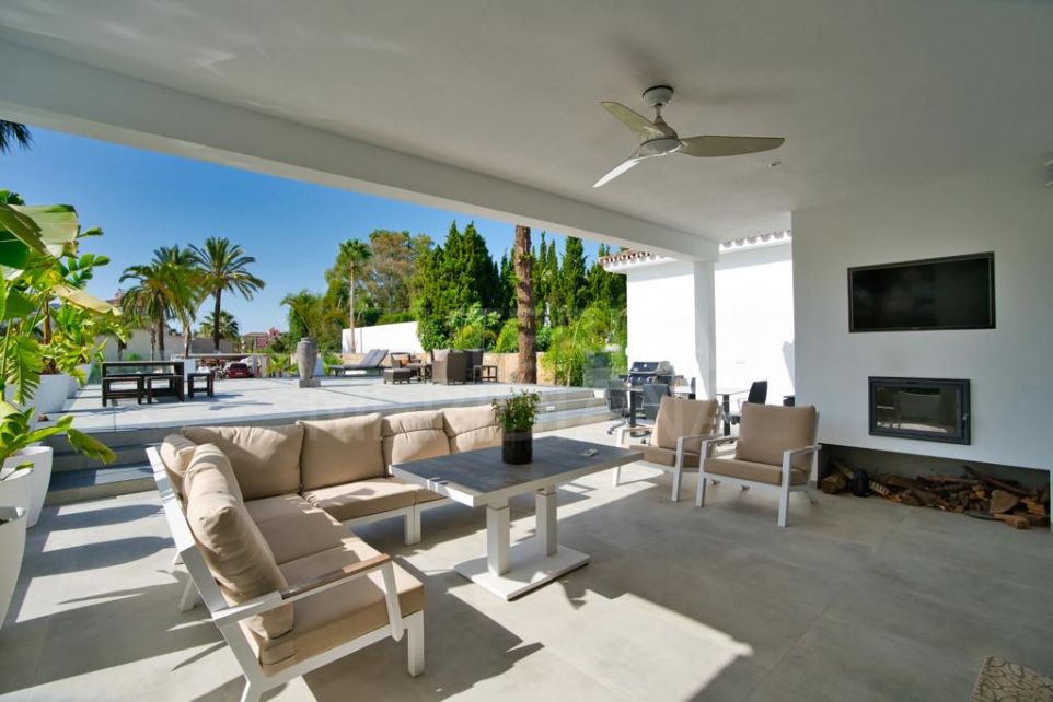Spectaculaire villa de luxe avec maisons d'hôtes sur grand terrain à vendre à Atalaya, Estepona