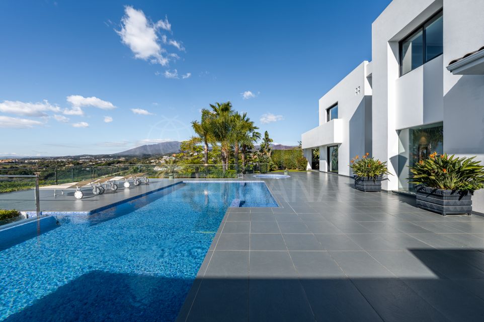 Remarkable villa with sweeping mountain and sea views for sale in Los Flamingos Golf, Benahavis