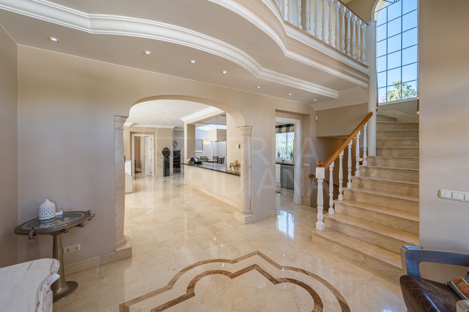 Beautiful villa for sale in an outstanding location in Casablanca, Marbella Golden Mile