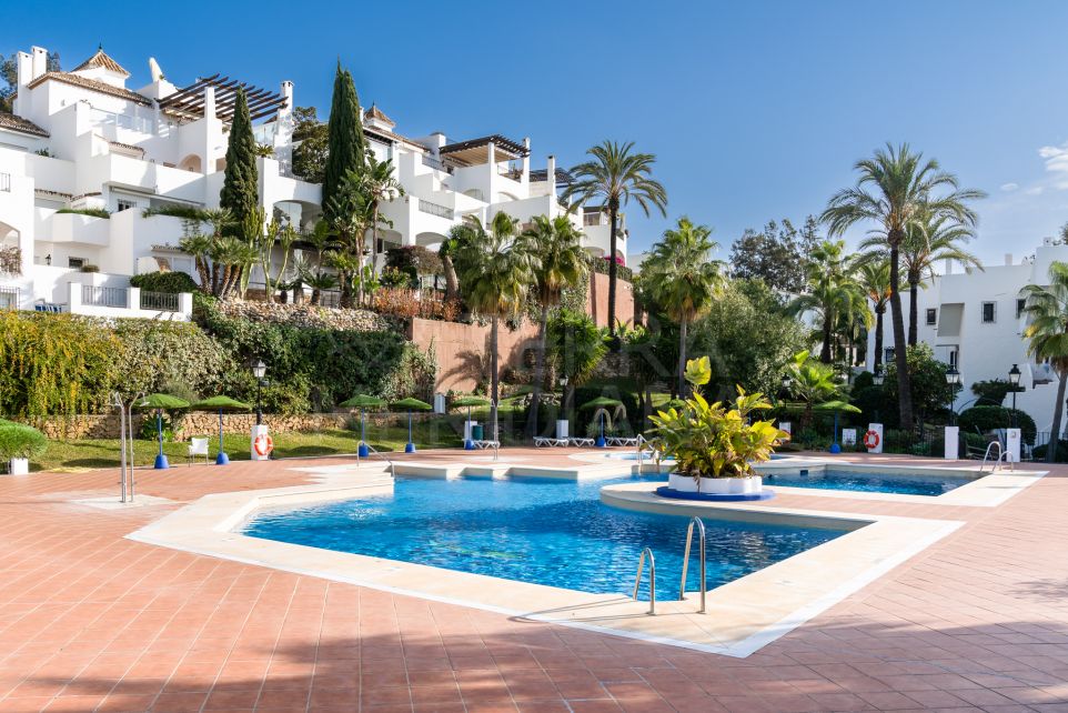 Stunningly Renovated Townhouse with Luxury Amenities for Sale in Club Sierra, Marbella Golden Mile