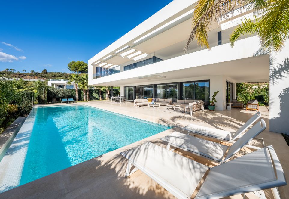 Impresionante villa de 6 dormitorios en venta en Haza del Conde, Nueva Andalucía, Marbella, en el impresionante Valle del Golf