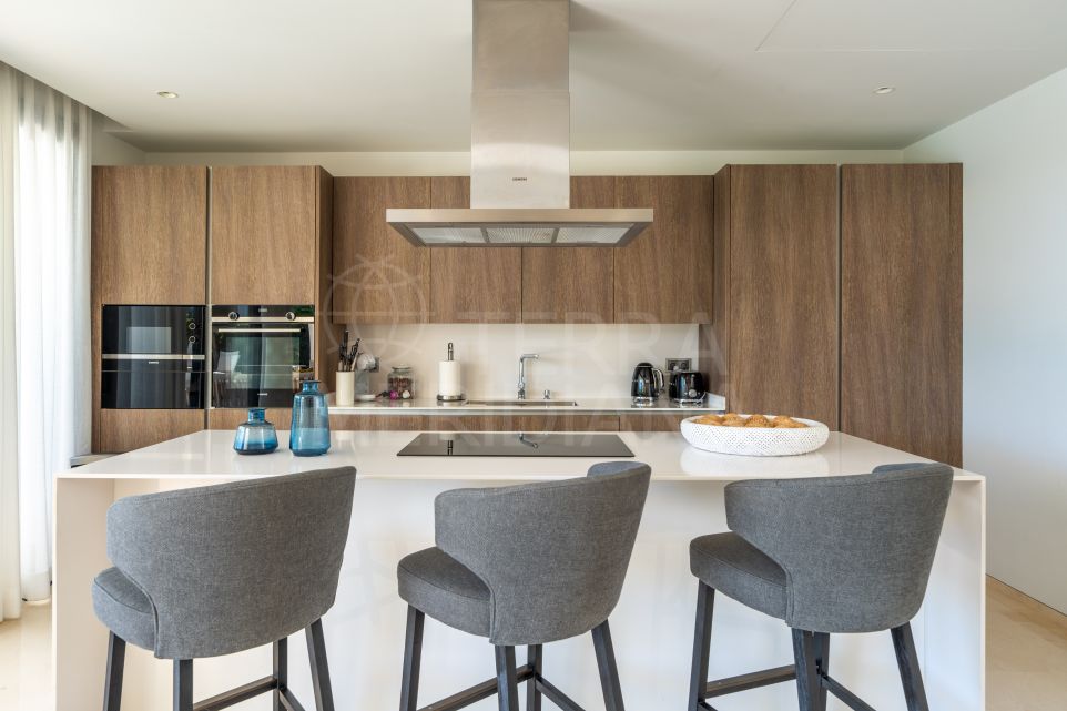 Stunning Golf Valley 6-Bedroom Villa for Sale in Haza del Conde, Nueva Andalucia, Marbella