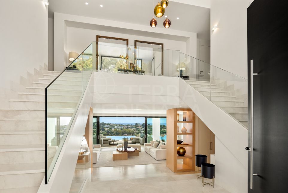 Elegant 7-Bed Villa with Infinity Pool and Exceptional Views for Sale in El Paraiso, Estepona