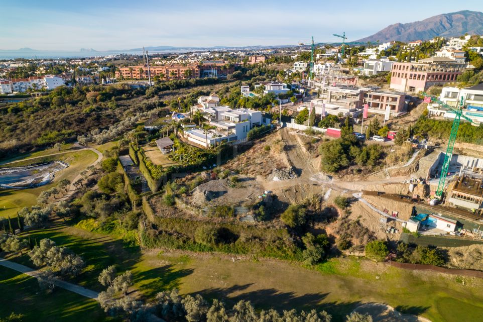 Exceptionnel terrain dans un emplacement privilégié avec permis de construction à vendre à Los Flamingos, Benahavis
