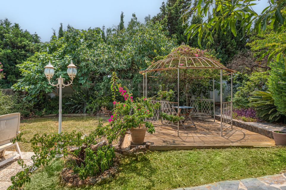 Charming Andalusian Villa with Modern Comforts for Sale in Valle del Sol, San Pedro de Alcantara