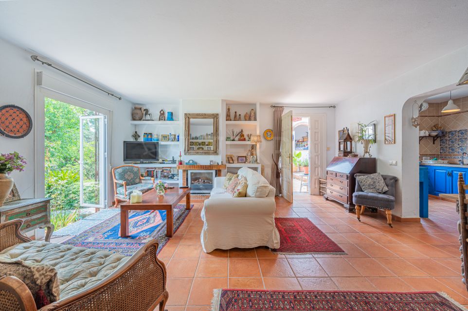 Charming Andalusian Villa with Modern Comforts for Sale in Valle del Sol, San Pedro de Alcantara