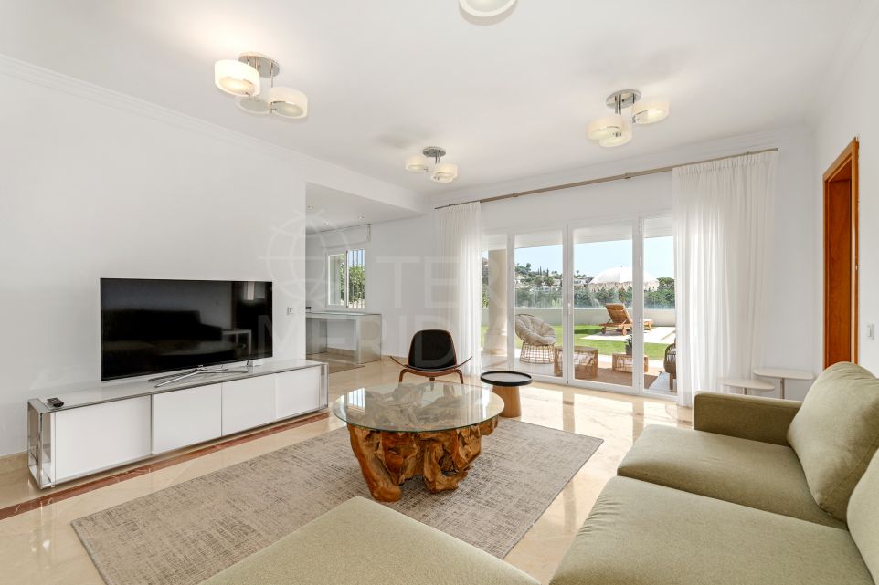 Front Line Golf: Luxurious 7-Bedroom Villa for Sale in Nueva Andalucia, Marbella