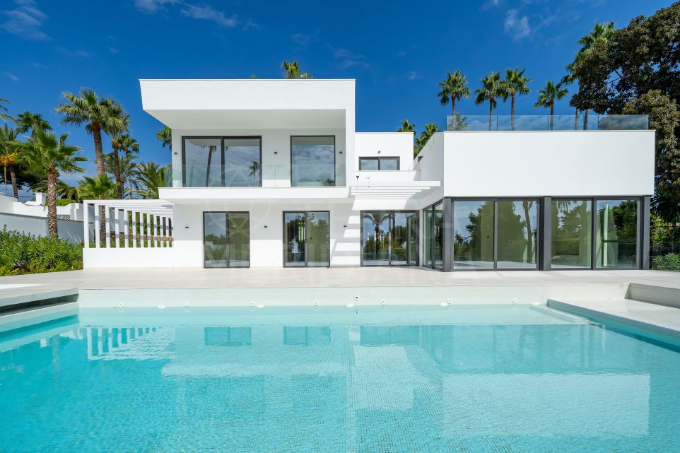 Elegant Designer Villa with Premium Features for Sale in El Paraiso, Estepona