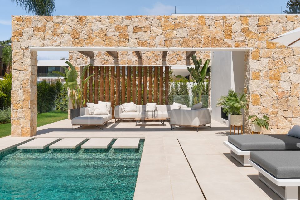 Discover elegant modern living with this prime villa for sale in Cortijo Blanco, San Pedro, Marbella