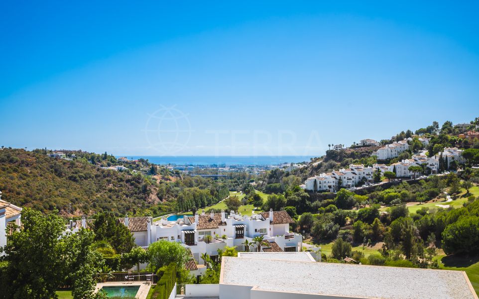 Golf Front Villa Offering Ultimate Comfort and Privacy for Sale in Lomas de La Quinta, Benahavis