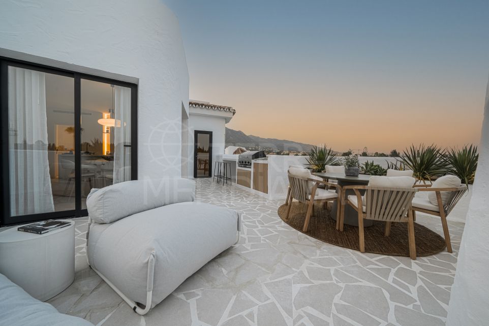 Elegant Duplex Penthouse with Modern Amenities for Sale on the Marbella Golden Mile
