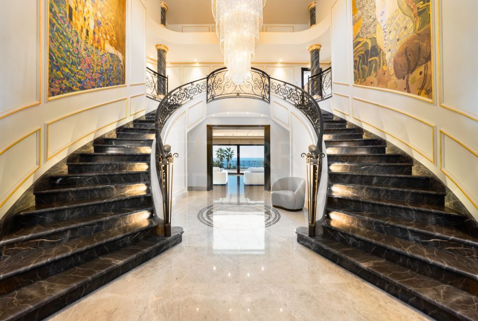 Elegant Villa Offering Unparalleled Luxury for Sale in Los Altos de los Monteros, Marbella East