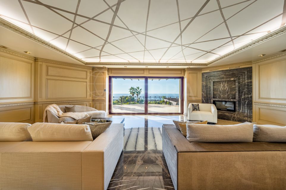Elegant Villa Offering Unparalleled Luxury for Sale in Los Altos de los Monteros, Marbella East