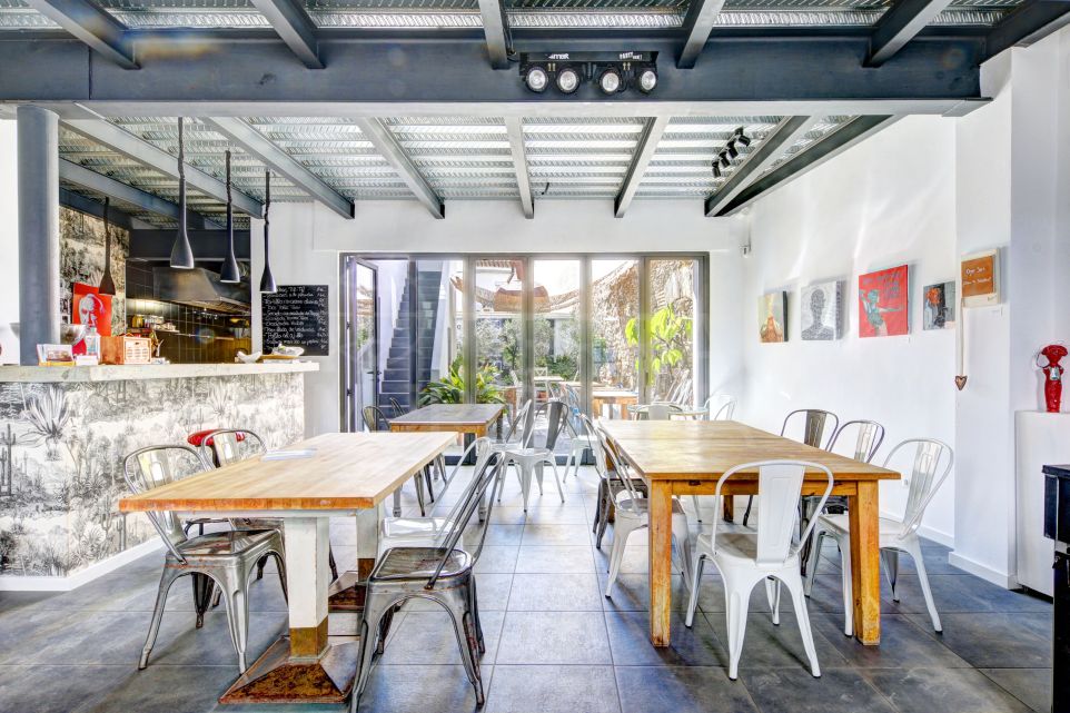 Maison de ville totalement réformée avec grand patio à vendre au cœur de la vieille ville d’Estepona