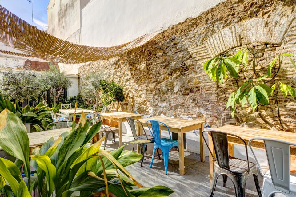 Maison de ville totalement réformée avec grand patio à vendre au cœur de la vieille ville d’Estepona