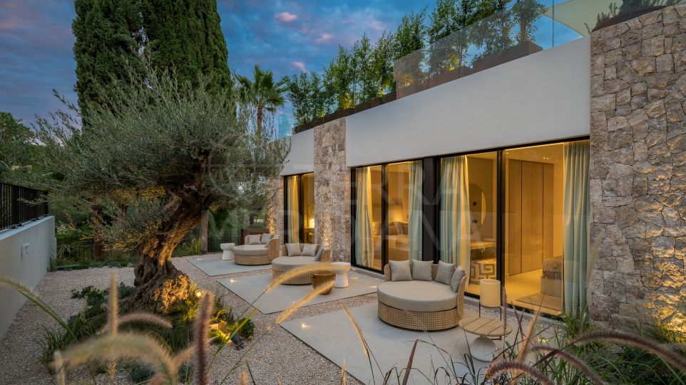 Nouvelle villa conçue pour profiter pleinement des vues sur le golf à vendre à Nueva Andalucía, Marbella
