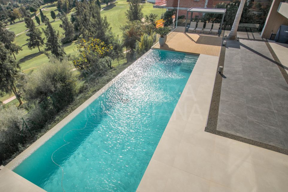 Luxurious Five-Bedroom Villa with Premium Amenities for Sale in La Alqueria, Benahavis