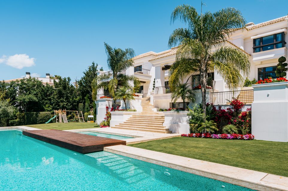 Élégance méditerranéenne rencontre confort : Villa Tocatta à vendre à Sierra Blanca, Marbella Golden Mile