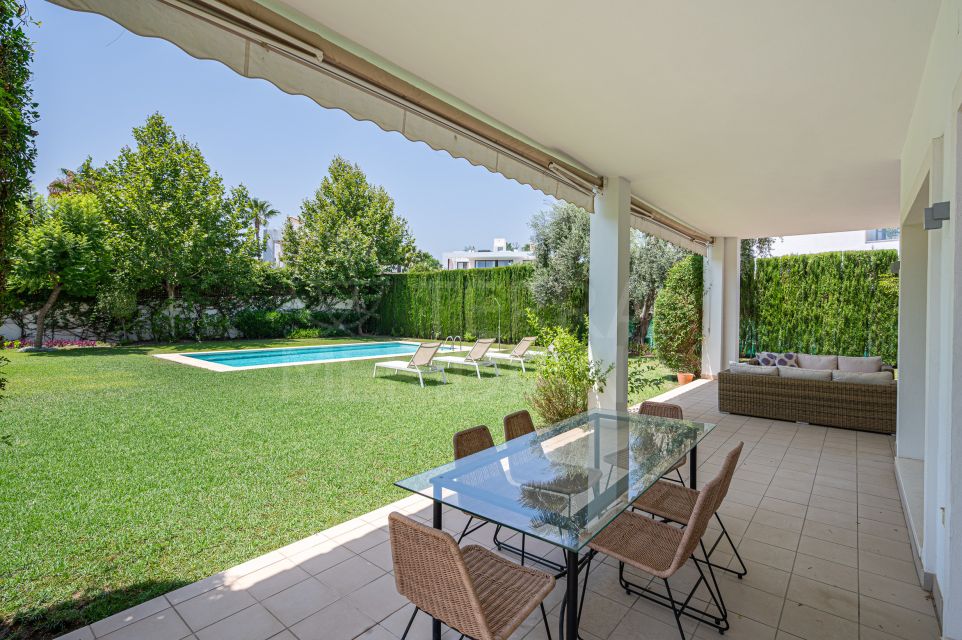 Villa de luxe à vendre à Altos de Puente Romano, Marbella