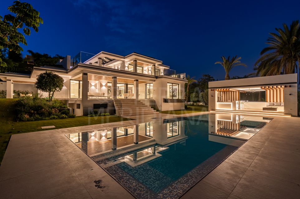 Exceptional Luxury Villa in the Heart of Golfing Paradise for sale in Los Flamingos, Benahavis