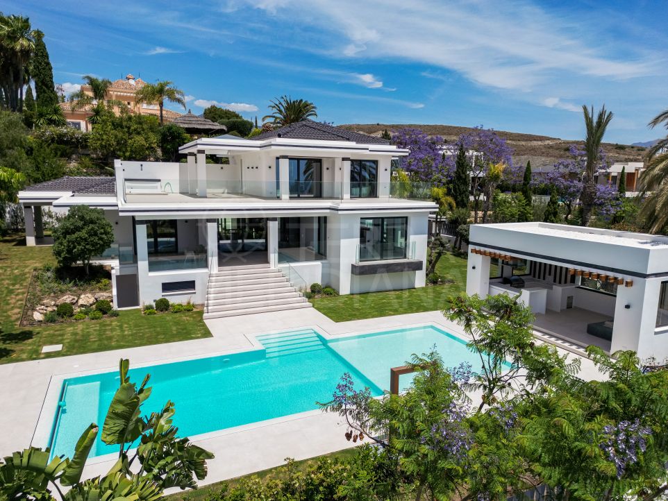 Exceptional Luxury Villa in the Heart of Golfing Paradise for sale in Los Flamingos, Benahavis