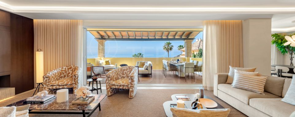 Vida costera de lujo: Ático dúplex en venta en Río Real Playa, Marbella Este