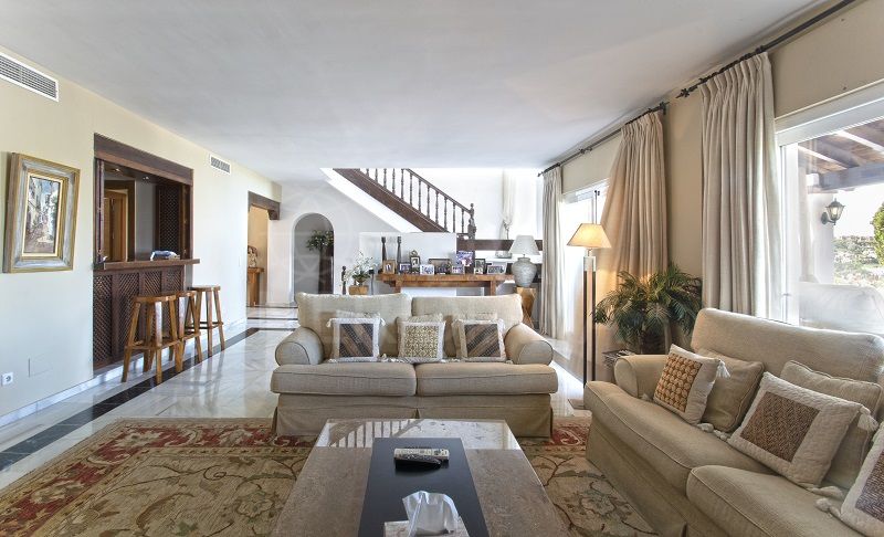 Opportunité exceptionnelle : villa de luxe adjacente au golf d'Aloha à vendre à Nueva Andalucia, Marbella