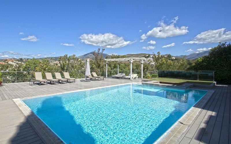Opportunité exceptionnelle : villa de luxe adjacente au golf d'Aloha à vendre à Nueva Andalucia, Marbella