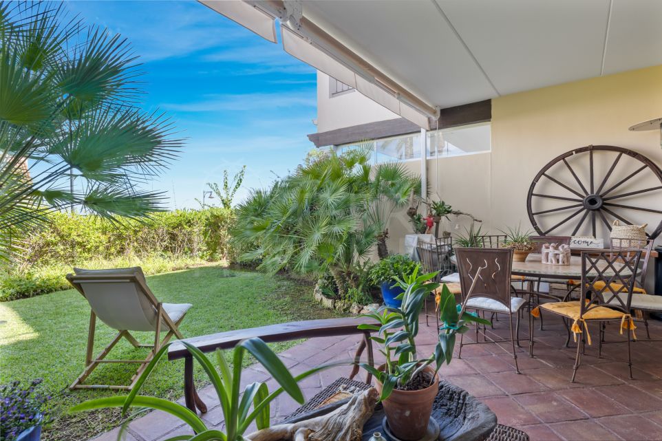 Maison de ville de 4 chambres avec jardin et vue partielle sur la côte à vendre à Paraiso Hills, Estepona