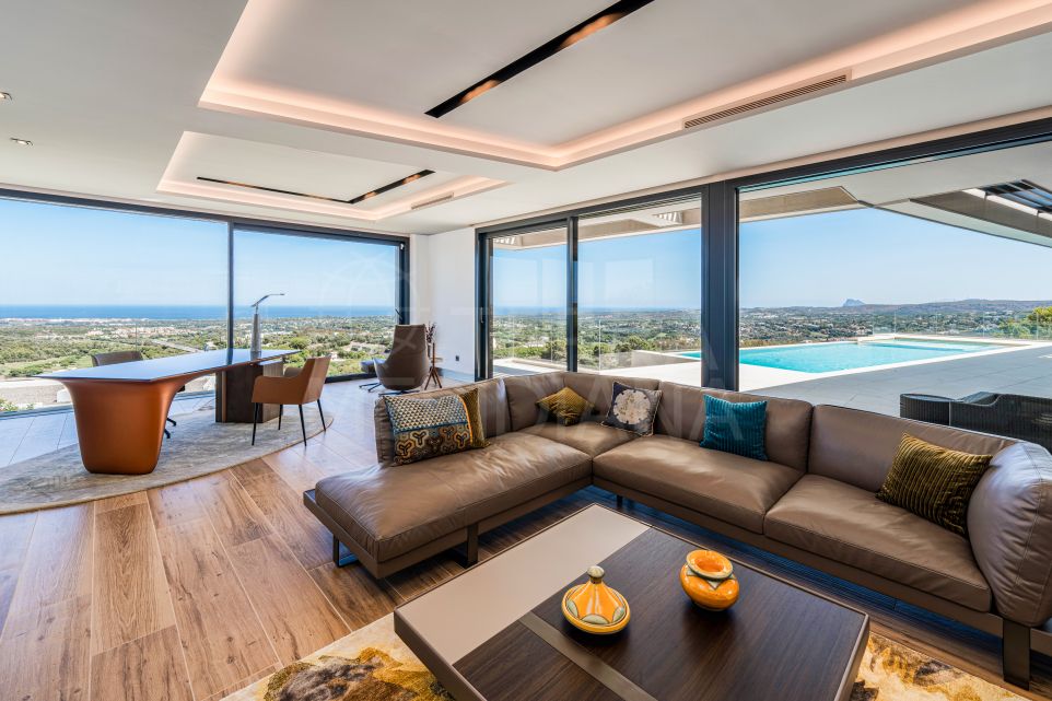 Le luxe moderne rencontre l'élégance panoramique : Villa Atlas à vendre à La Reserva, Sotogrande