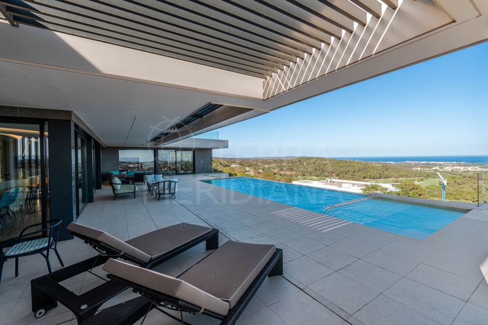 Le luxe moderne rencontre l'élégance panoramique : Villa Atlas à vendre à La Reserva, Sotogrande