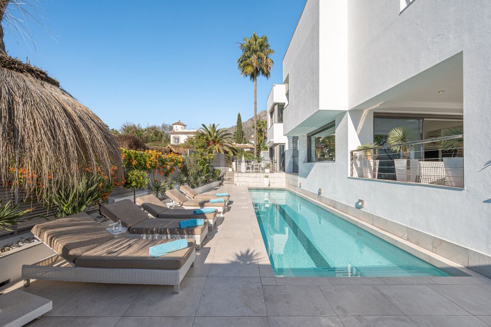 Lujosa Villa de Cuatro Dormitorios Cerca de la Playa y del Valle del Golf en Venta en Marbella Montaña, Marbella Milla de Oro
