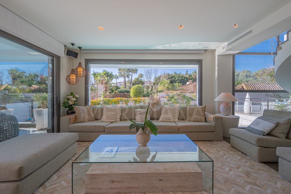 Lujosa Villa de Cuatro Dormitorios Cerca de la Playa y del Valle del Golf en Venta en Marbella Montaña, Marbella Milla de Oro