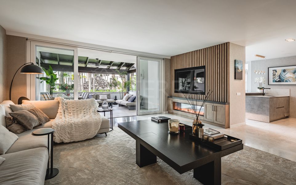 Opportunité unique sur le marché : Appartement entièrement rénové à vendre à Marina de Puente Romano, Marbella Golden Mile