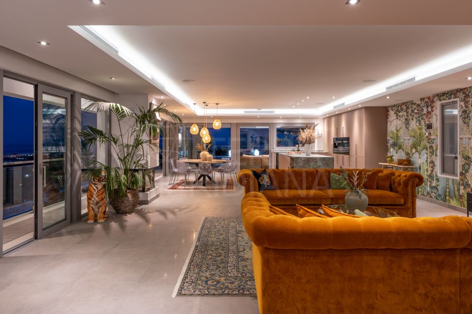 Prestigious 5-Bedroom Villa with Unparalleled Amenities for Sale in El Herrojo, Benahavis