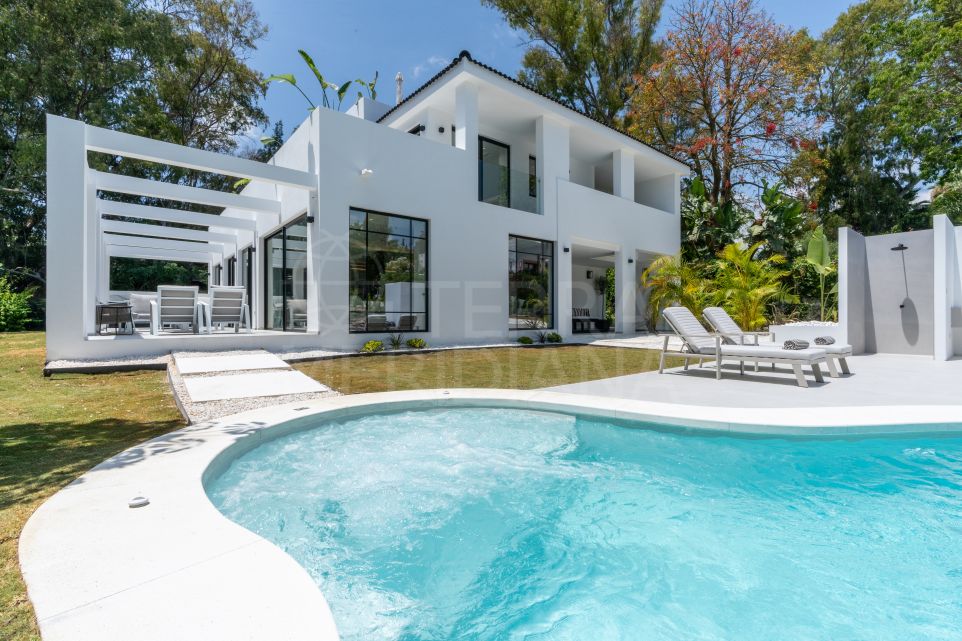 Luxury Villa with Top-Notch Amenities For Sale in Las Brisas, Nueva Andalucia, Marbella